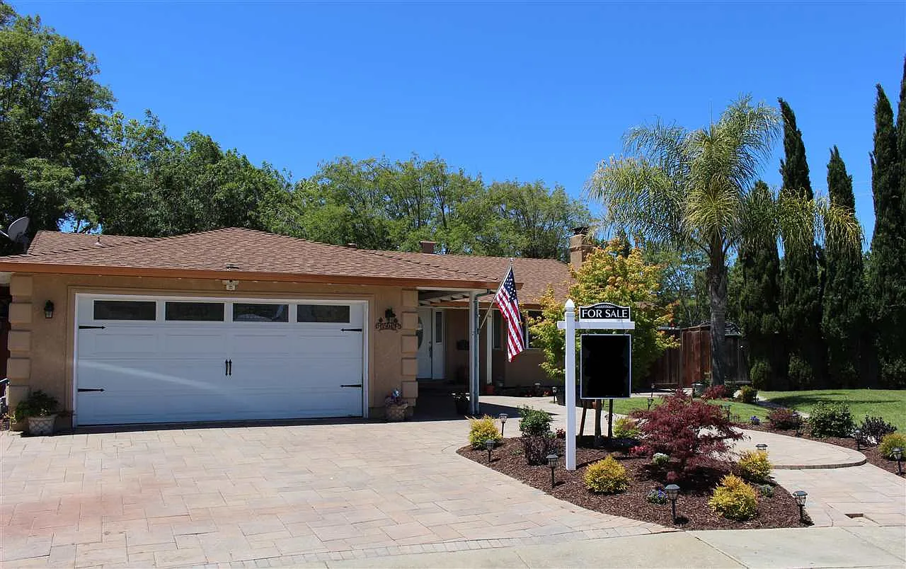 35043 Buckingham Ct photo 1