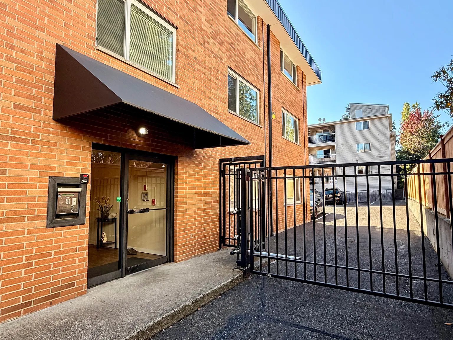 2 bed, 829 sqft, $2,150 — Photo 2
