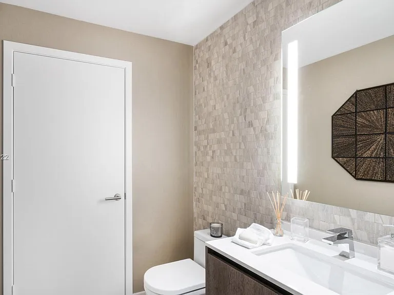 88 SW 7th St #3504 — Photo 4