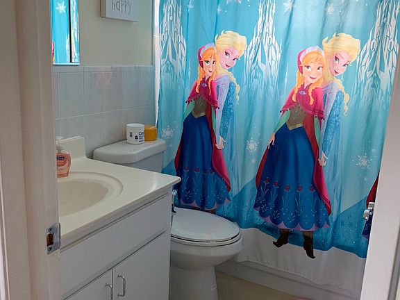 4th image of 2200 W 74th St APT 201