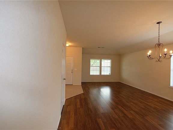 3rd image of 1223 Periwinkle Dr