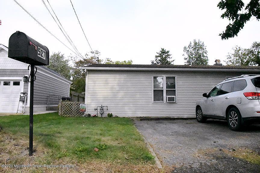 2nd image of 527 Capstan Ave #B