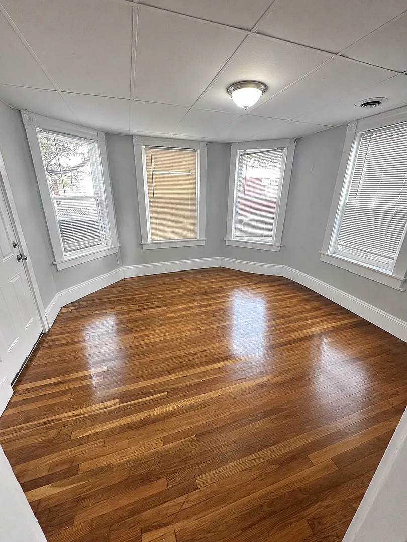 1 Bedroom | 1 Bathroom | + Bonus Room — Photo 1