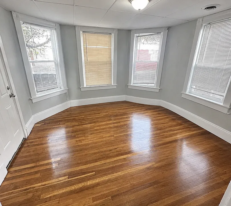 38 Neptune St #1L