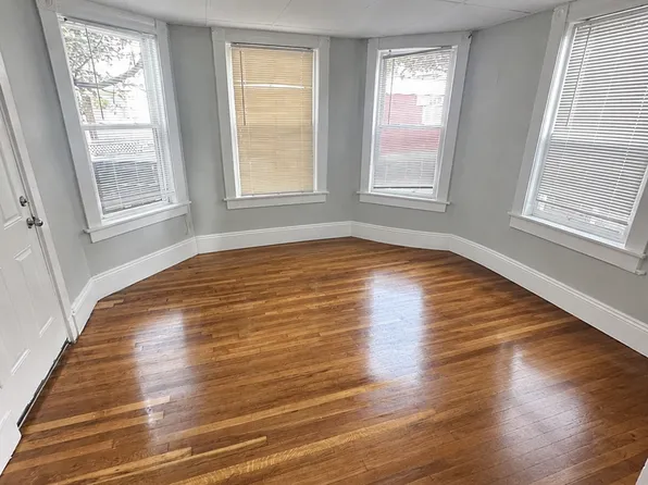 38 Neptune St, Lynn, MA
