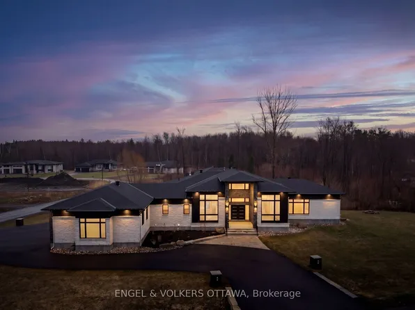 1600 Nightshade Pl, Ottawa, ON K4P 0C7