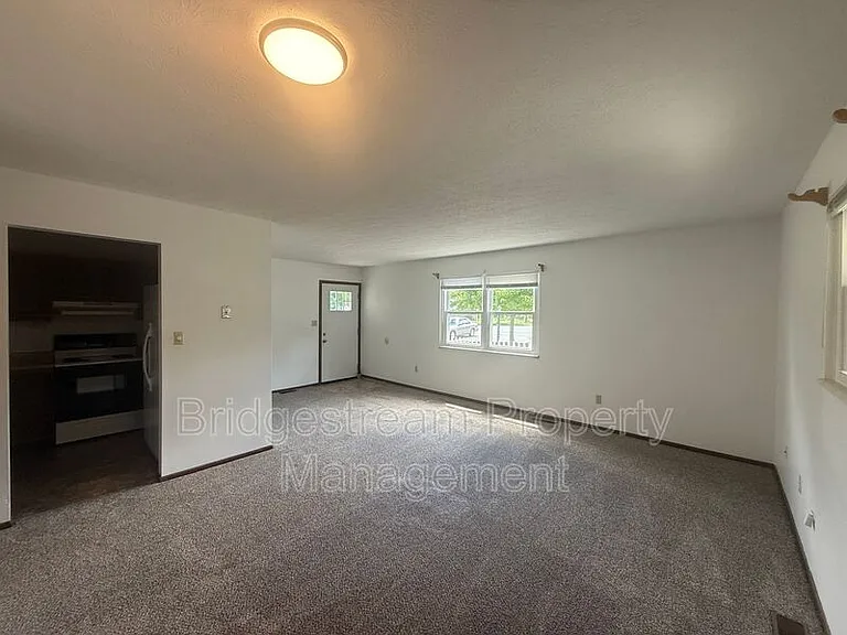 68 Candlewood Ct — Photo 3
