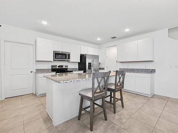 3rd image of 628 Cheval Ln