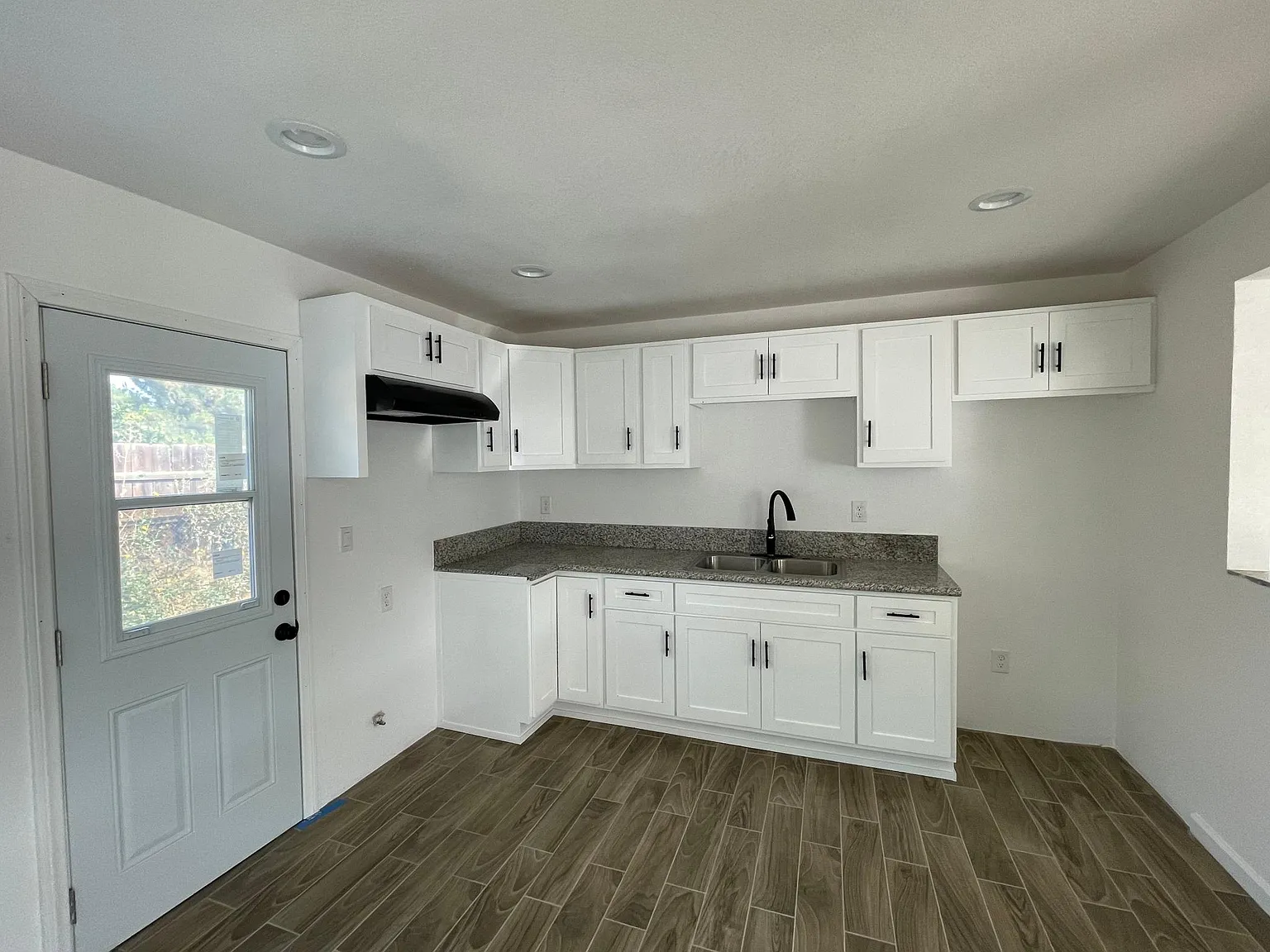 2318 Kern St — Photo 2