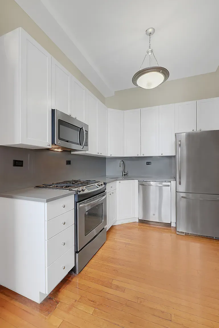 121 Madison Avenue — Photo 1