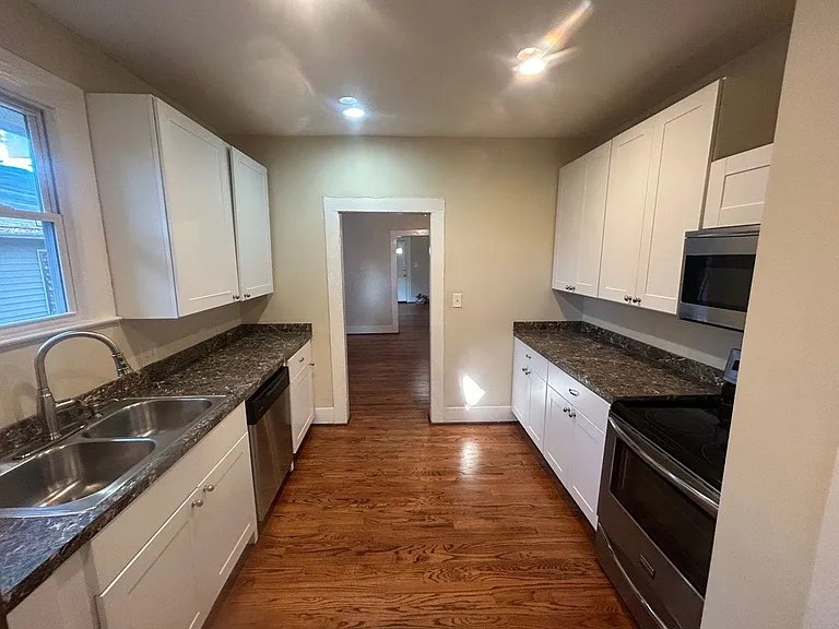 1506 Charlton St — Photo 8