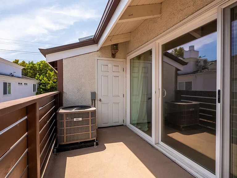 2402 Aviation Blvd #D — Photo 10
