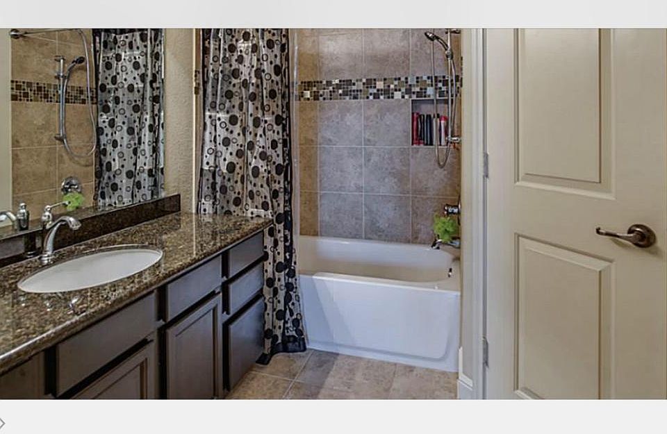 Spacious Bathroom with Walk in Closet