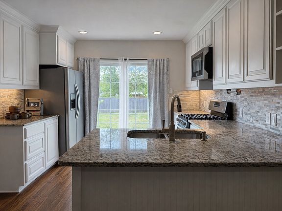 3rd image of 118 Notre Dame Dr