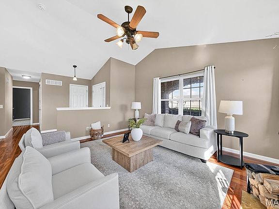 5th image of 50 Meadowstone Dr