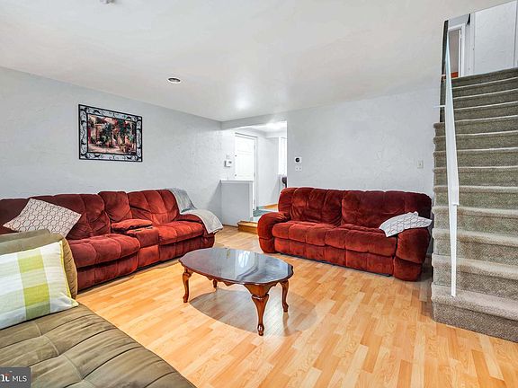 5th image of 1100 Surrey Rd