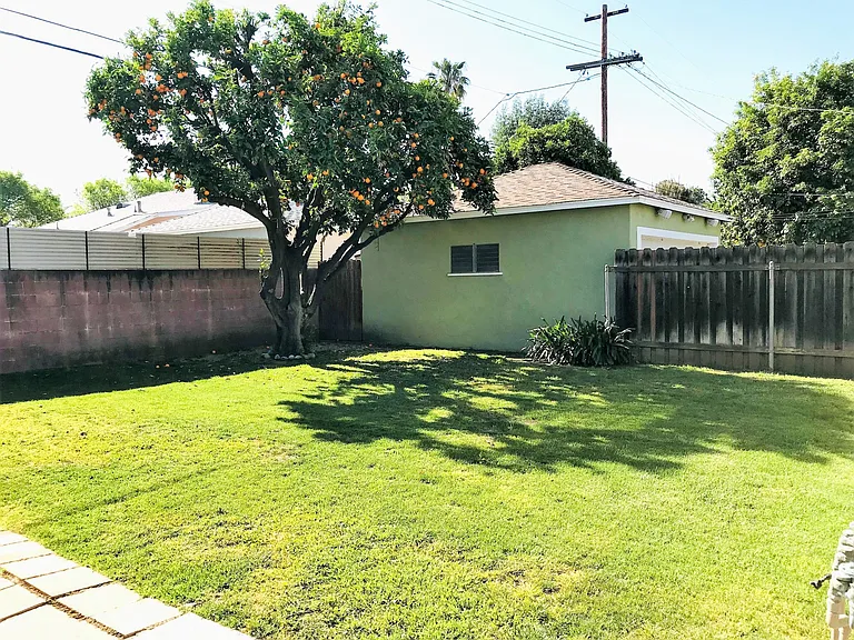 Nice grassy areas, auto sprinklers