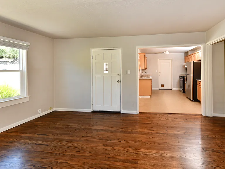 1415 Meek Ave — Photo 6
