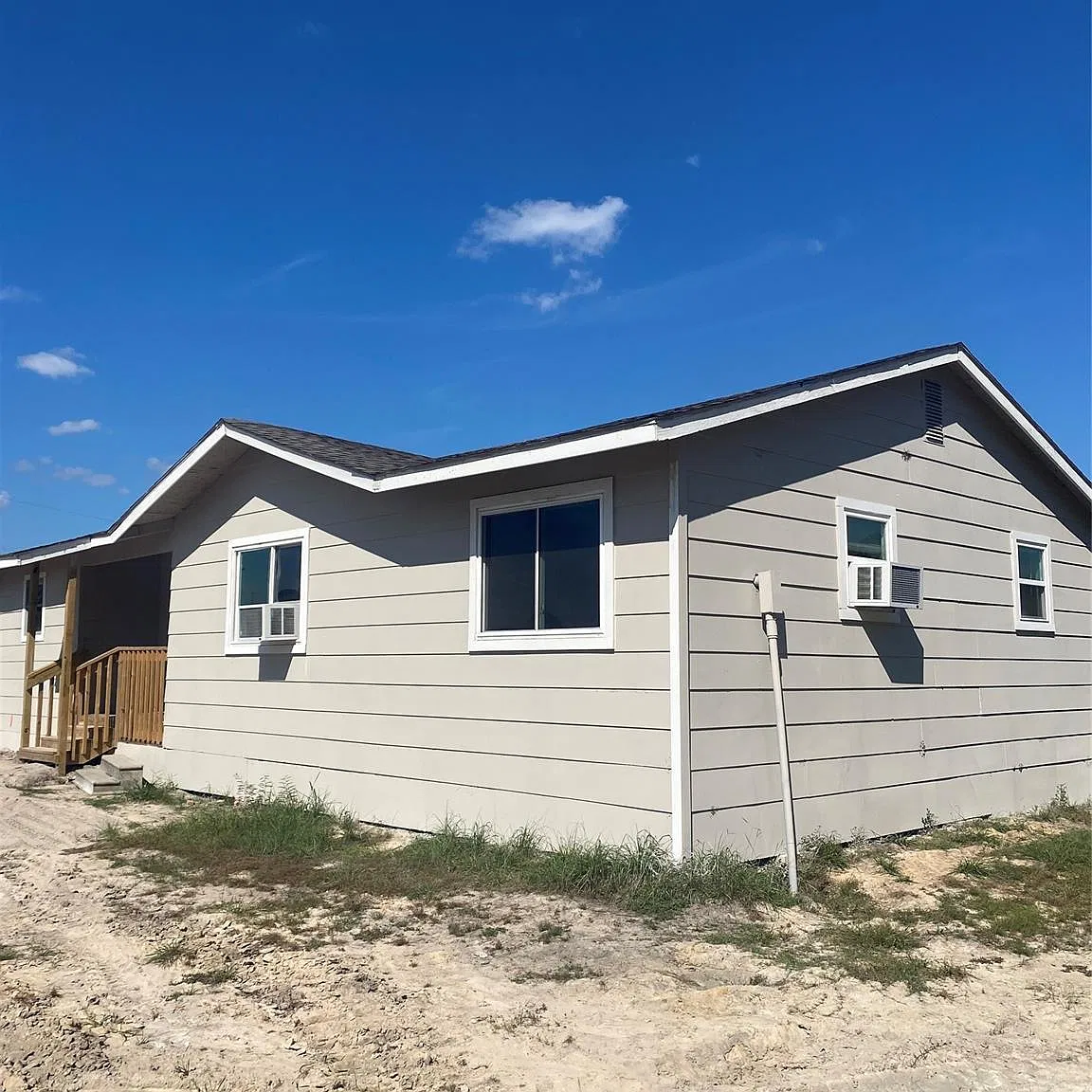 4 bed, 2.0 bath, 1482 sqft, $1,700 — Photo 3