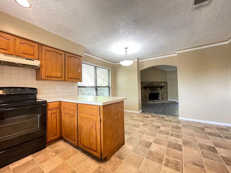 2917 Elsinor Dr — Photo 6