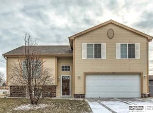 16833 Browne Cir, Omaha, NE 68116