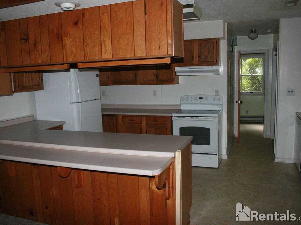 2nd image of 101 Foxwood Dr