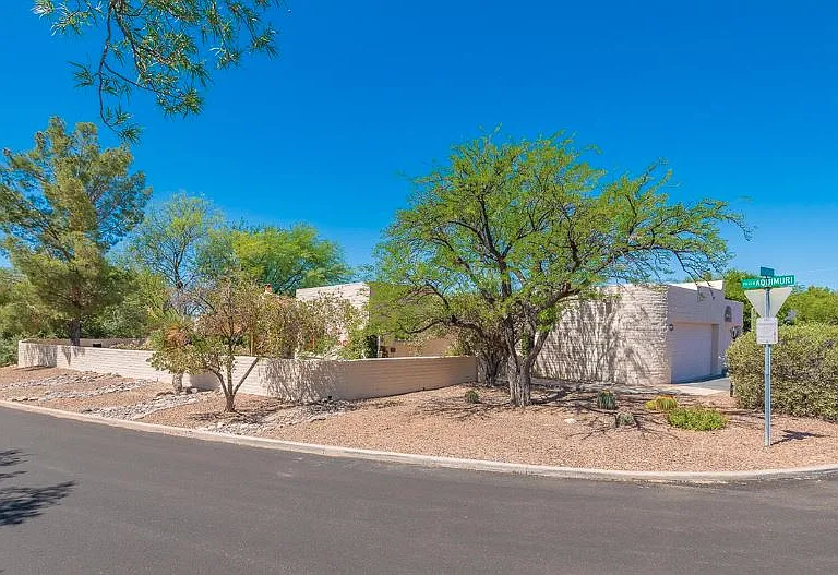 spacious corner lot. lots of privacy.