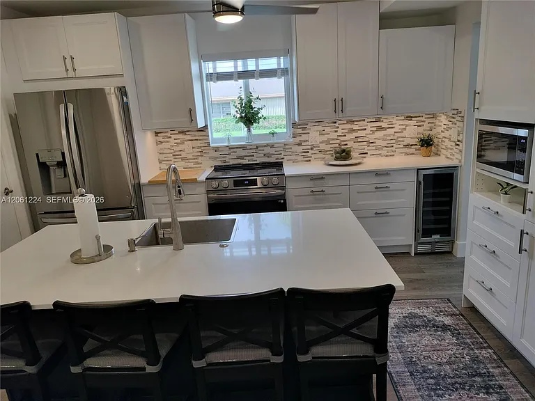 2700 SW 28th Ct — Photo 9