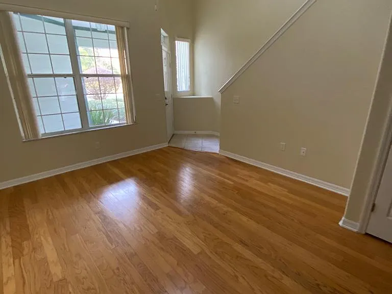 231 NE 28th Ave #105 — Photo 13