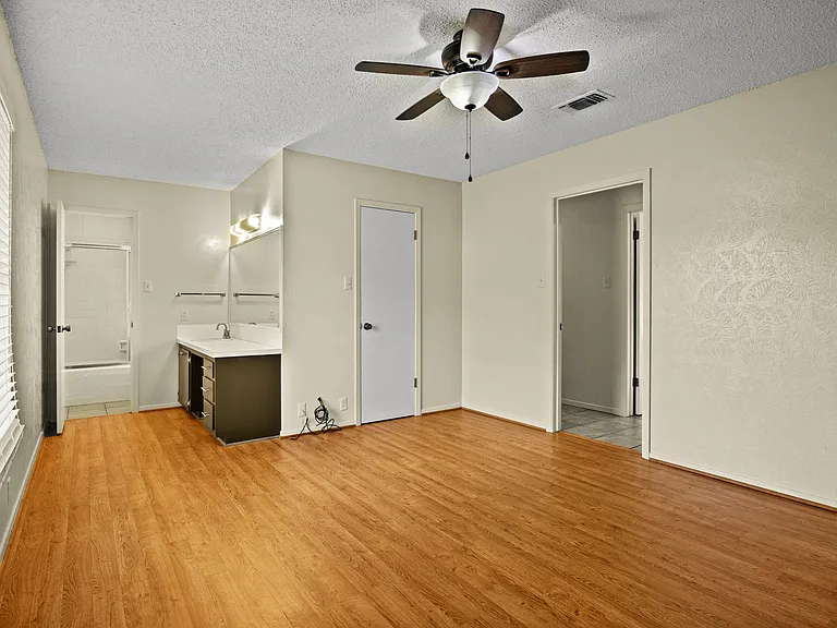 905 N Johnson Ave — Photo 9