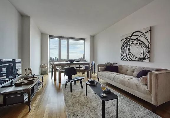 3rd image of 188 Ludlow St APT 4I
