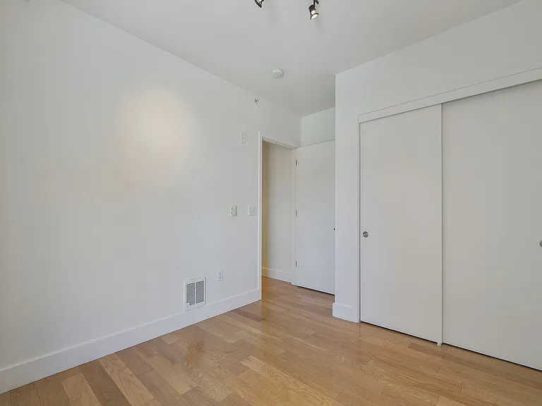 566 S Van Ness Ave #21 — Photo 11