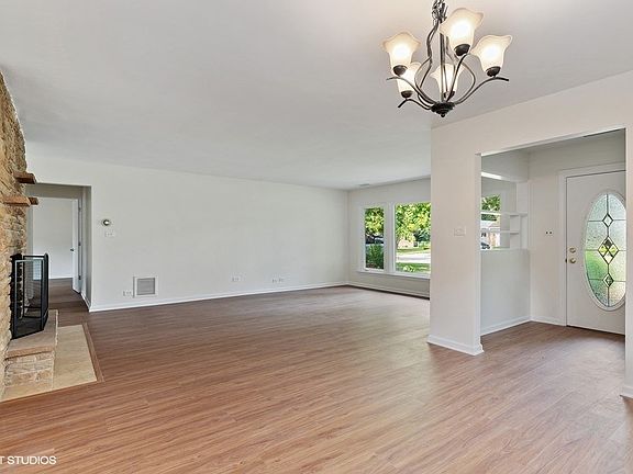 3rd image of 836 S Waiola Ave