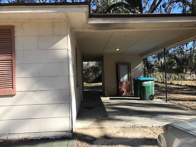 carport and utility room