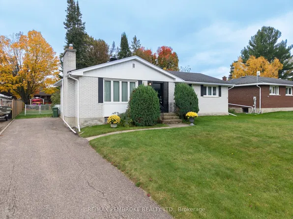 504 Wallace St, Pembroke, ON K8A 2W3