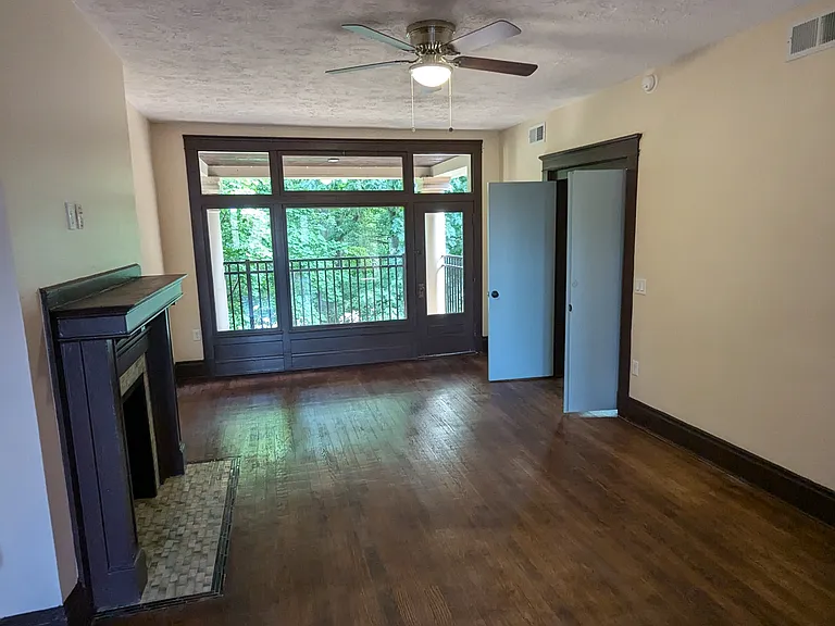 1285 E 101st St #6 — Photo 9