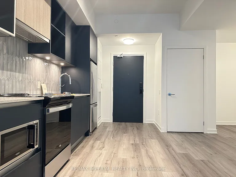 395 Dundas St W #523 — Photo 9