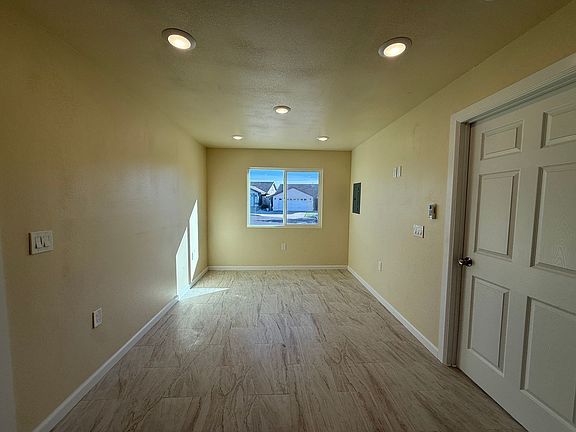 5th image of 713 Richmind Ct #A