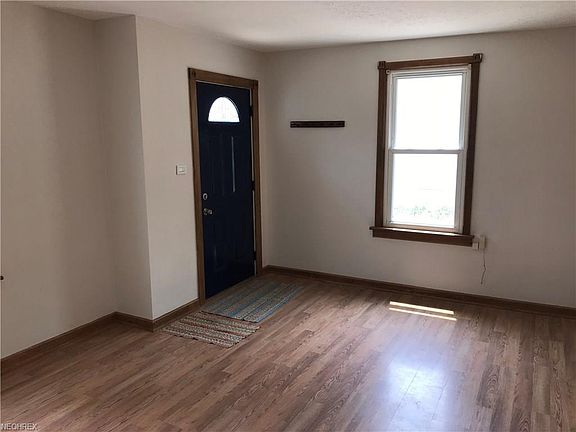 5th image of 696 High St