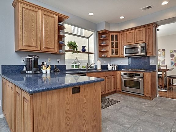 4th image of 975 S Natalie Ln
