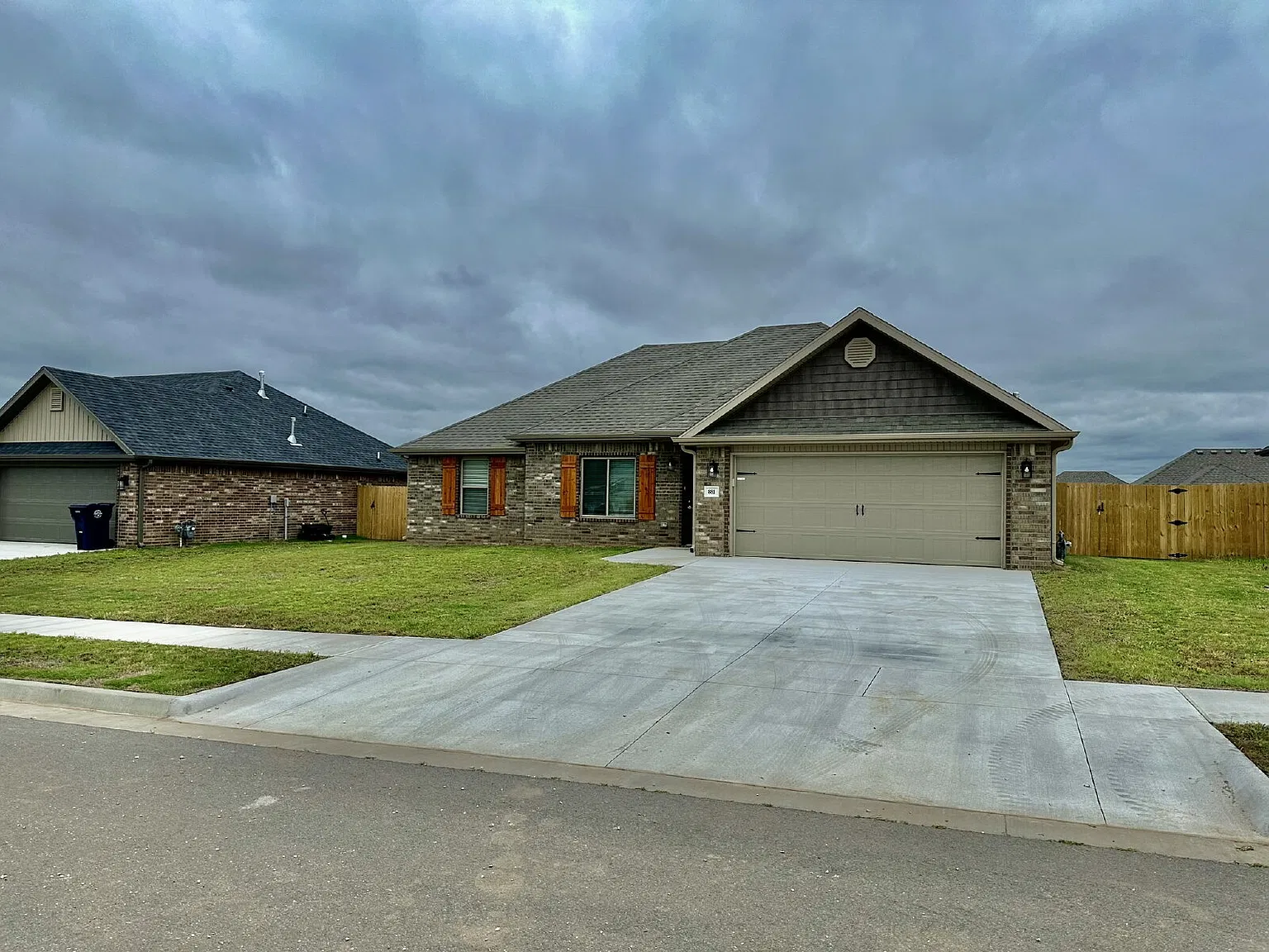 3 bed, 2.0 bath, 1412 sqft, $1,595 — Photo 1