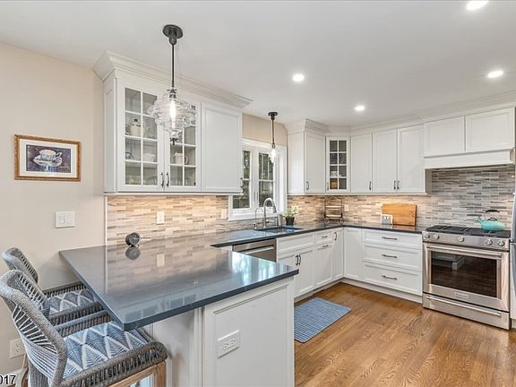 5th image of 77 Windsor Way