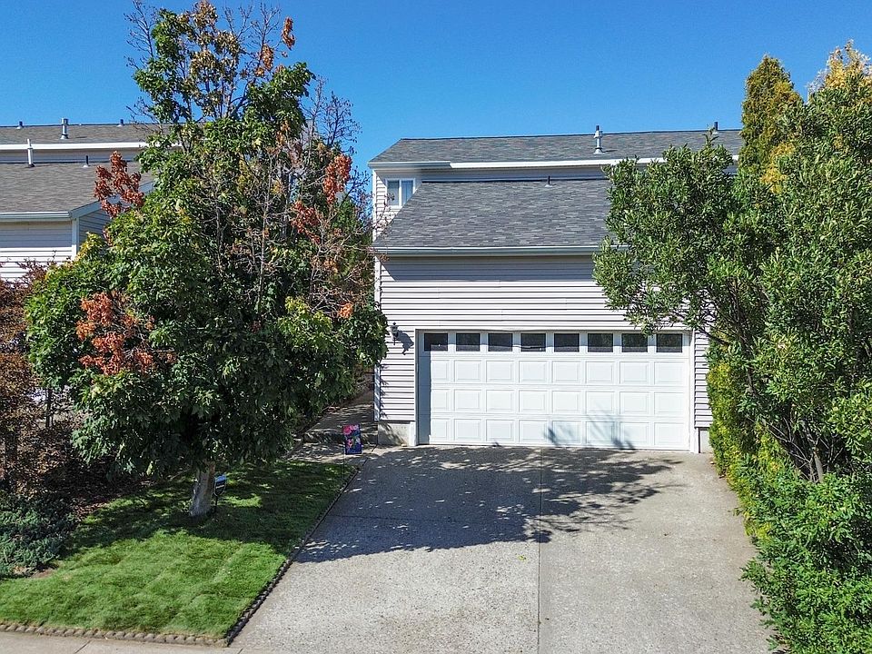 1st image of 222 NW Clay Ct