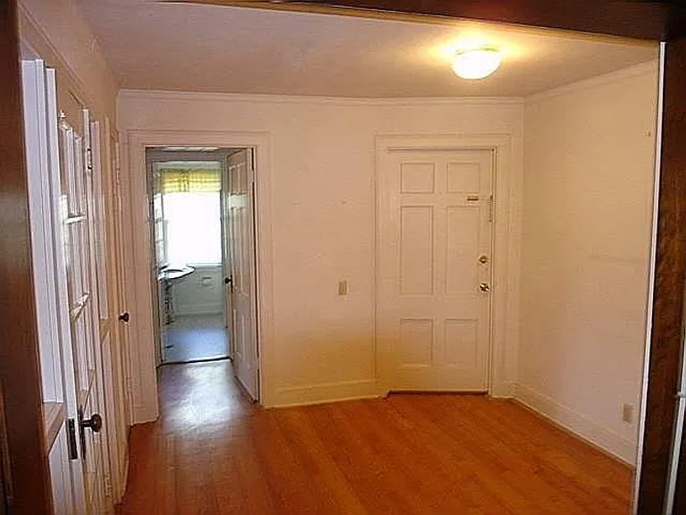 2206 Kendall Ave — Photo 7
