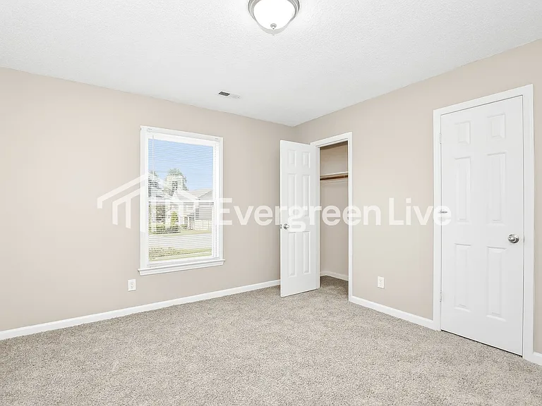 1513 Cedrow Dr — Photo 8