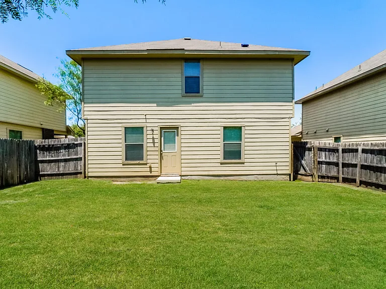 8918 Gerald Ohara — Photo 3