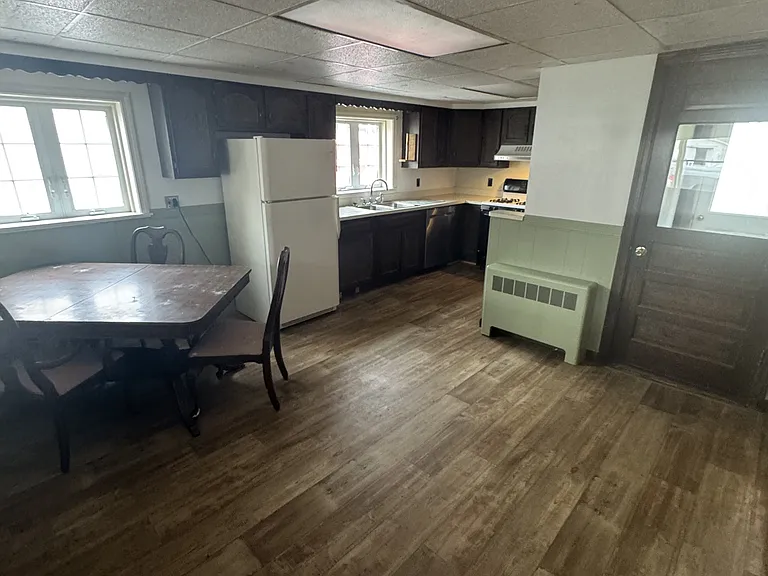 29 Cedar St — Photo 2