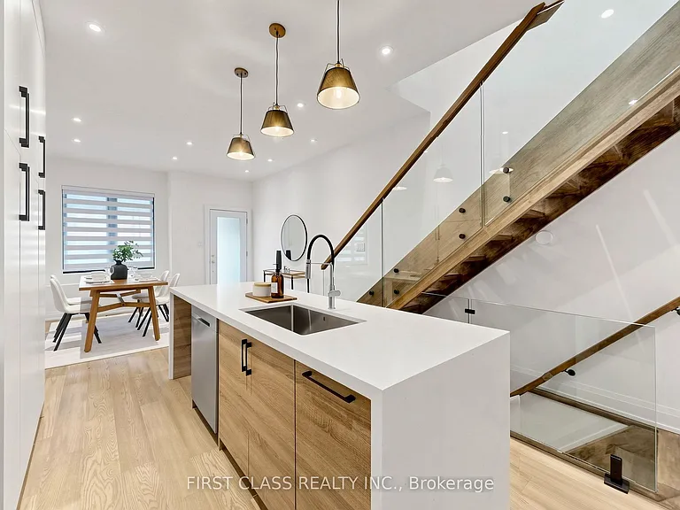 174 Manning Ave — Photo 4