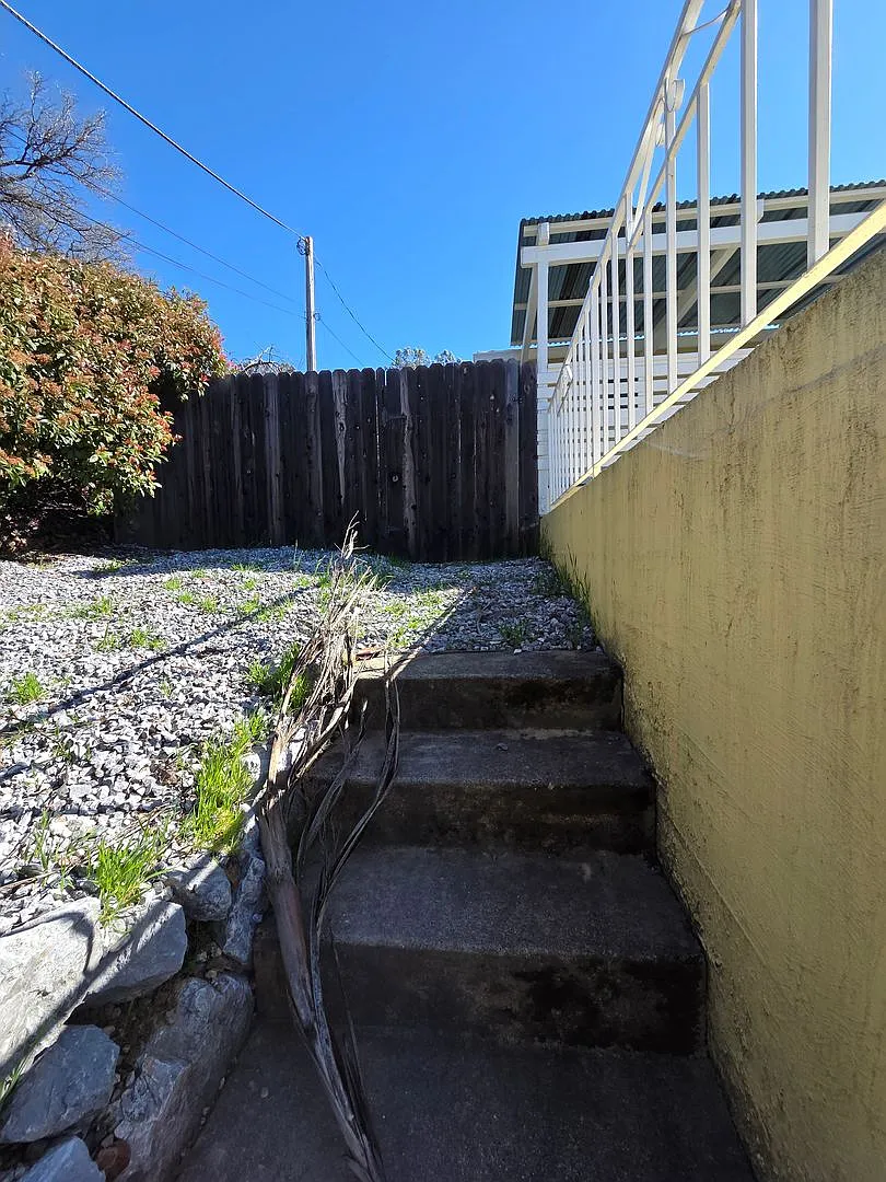 Home with Beautiful Views, Pool and 3 Car Garage — Photo 4