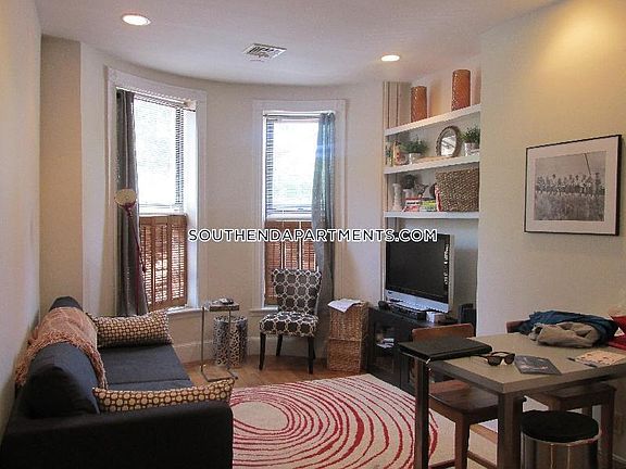 2nd image of 221 W Newton St #2L